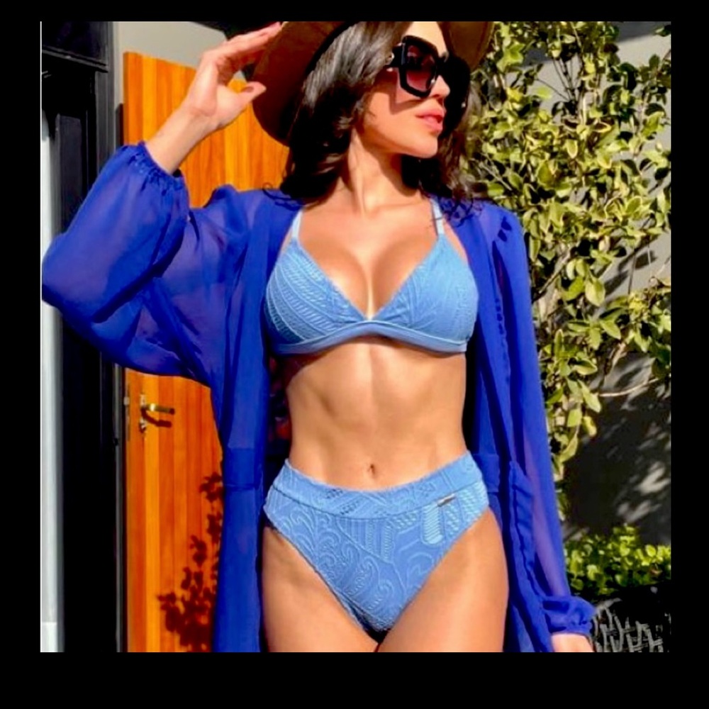 Bikini blue sky 🩵